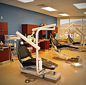A commercial lighting upgrade helps students at this dental school learn more efficiently. 